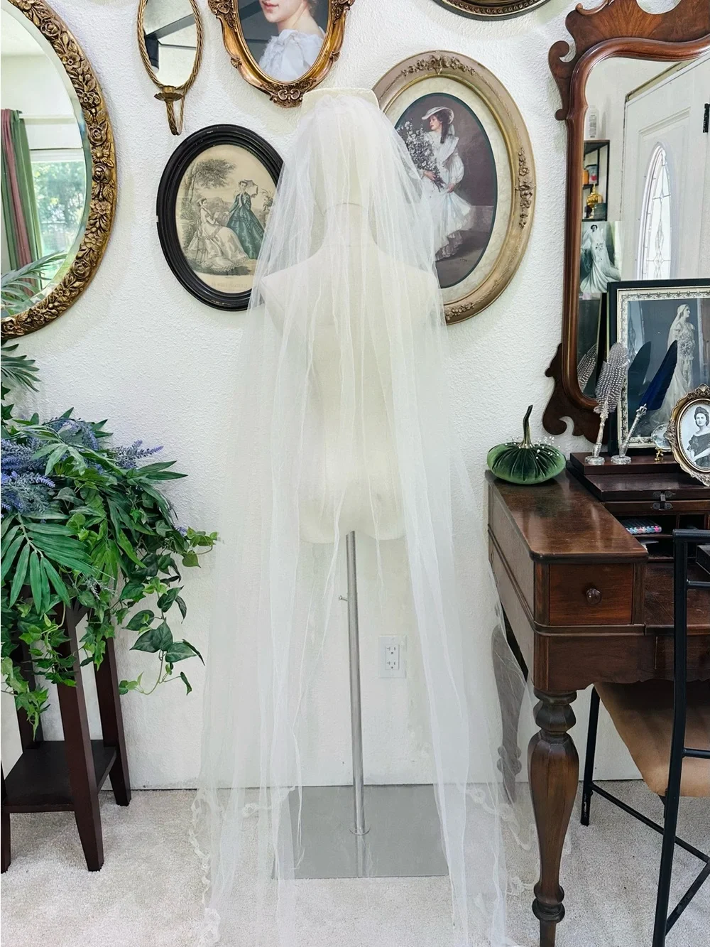 Bridal Veil with Floral Edge - White - Unbranded